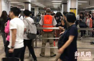 地铁爆料老爷叔视频,老爷叔的地铁生活点滴